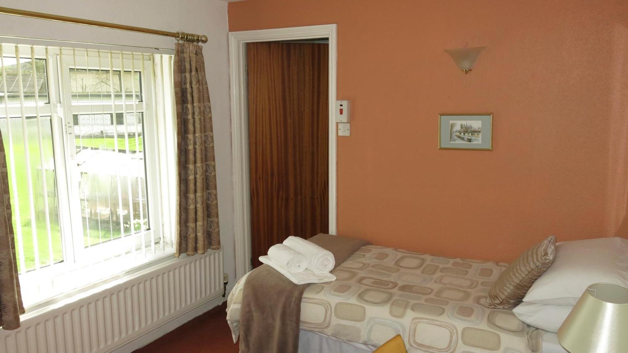 Broadwell Guest House Meriden  Habitación foto